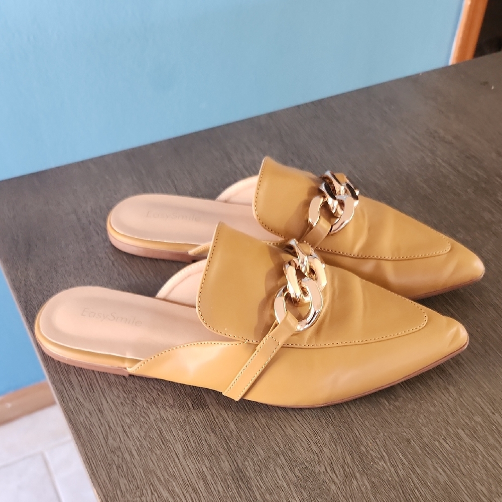 Women's Tan Soft Comfy Slip-On Pointed Loafers With Gold Chain